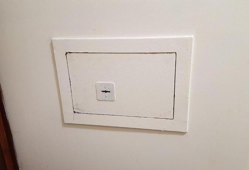 اتاق استاندارد سه نفره, Hôtel Média