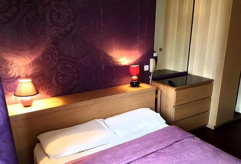 スタンダードルーム, Hôtel Média
