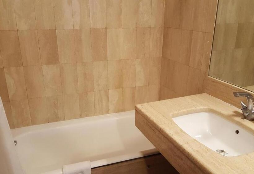 اتاق استاندارد, Hôtel Média