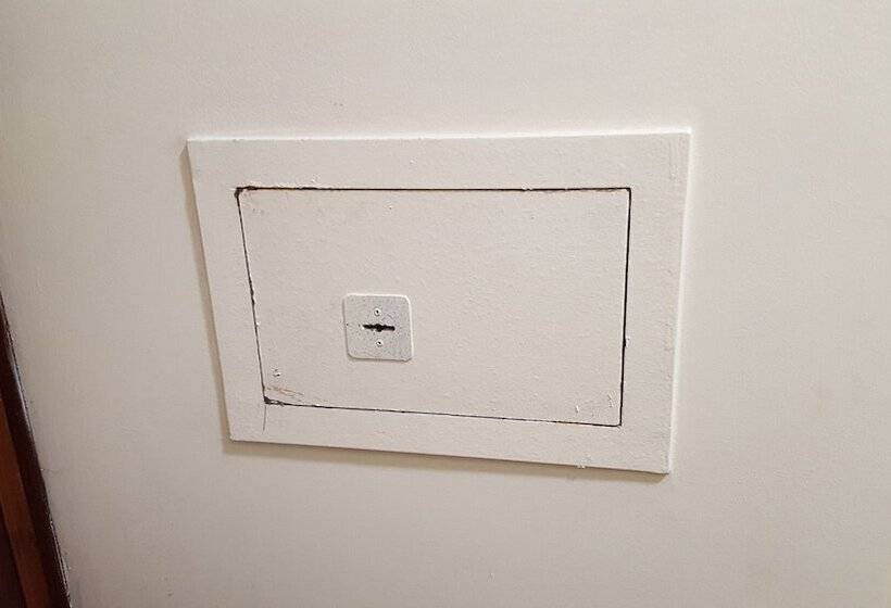 اتاق استاندارد سه نفره, Hôtel Média