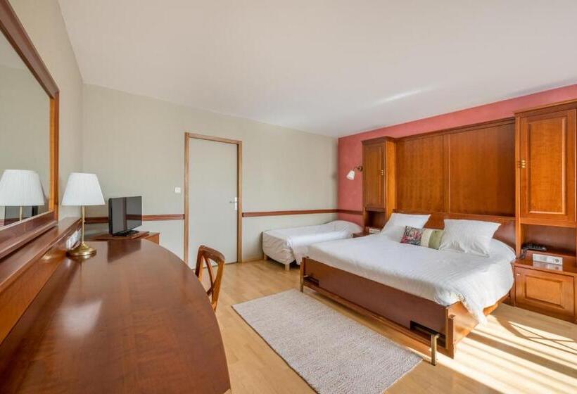 غرفة قياسية ثلاثية, Hôtel Newport