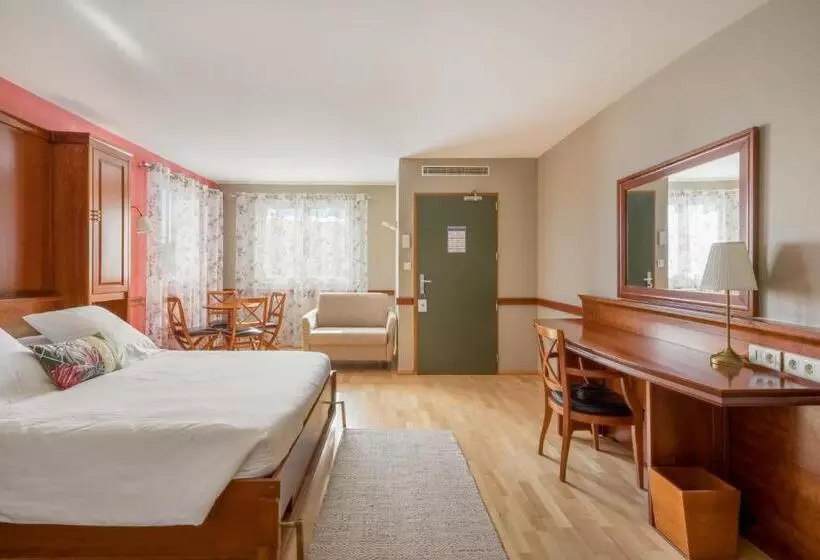 اتاق استاندارد سه نفره, Hôtel Newport