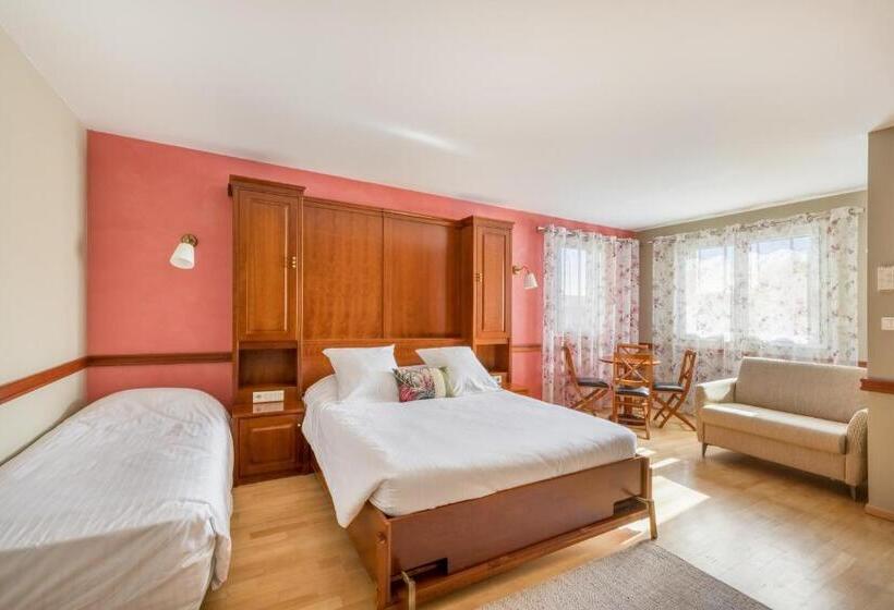 غرفة قياسية ثلاثية, Hôtel Newport