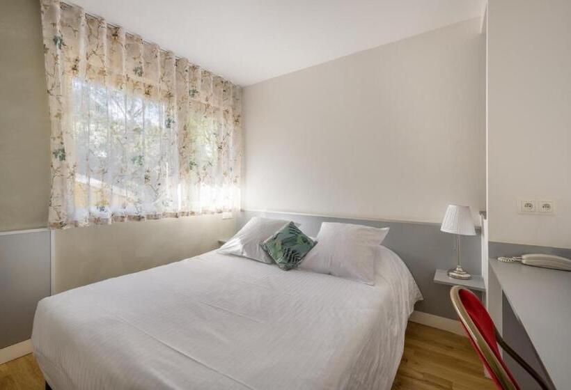 Номер Стандарт, Hôtel Newport