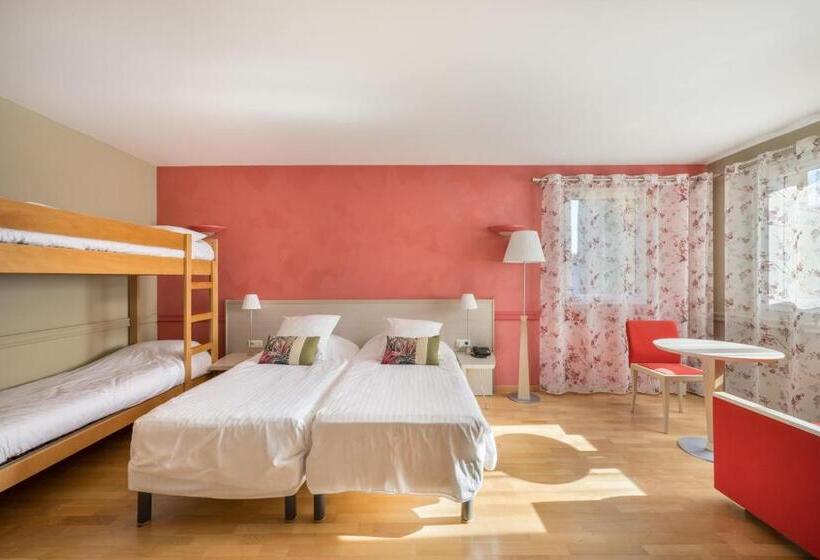 غرفة قياسية رباعية, Hôtel Newport