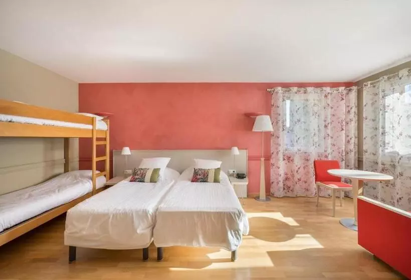 اتاق استاندارد چهار تخته, Hôtel Newport