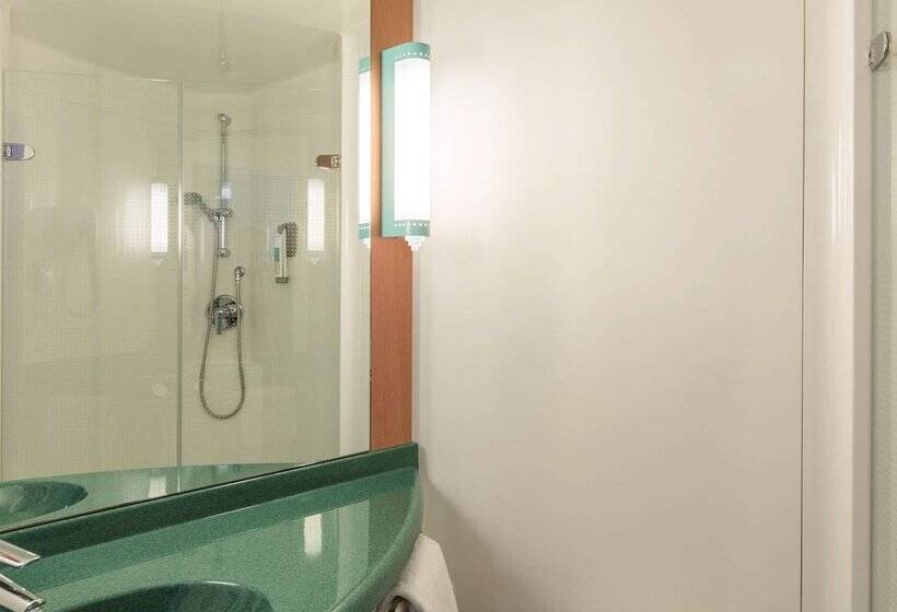 ダブルベッドスタンダードルーム, Ibis Lyon Est Bron
