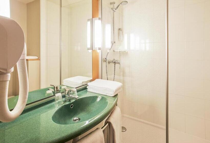 ダブルベッドのスタンダードシングルルーム, Ibis Lyon Est Bron