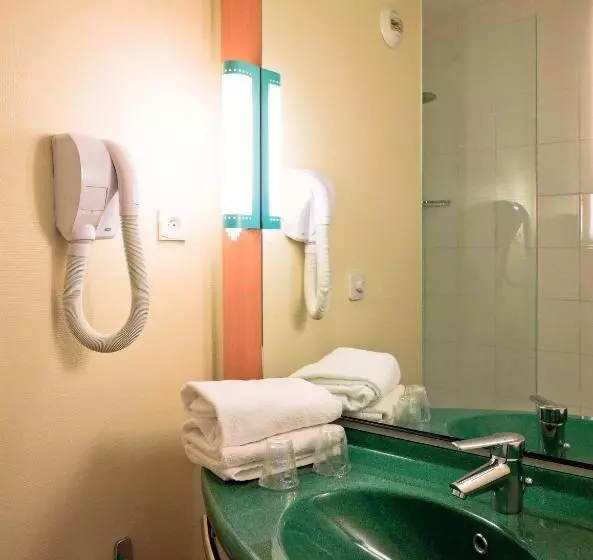 Bağlantılı Standart Oda, Ibis Lyon Est Bron