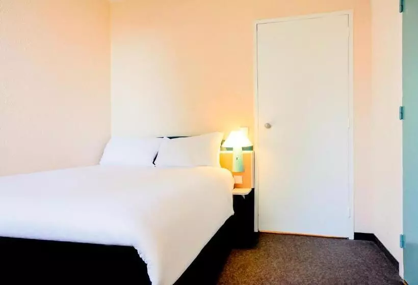 Bağlantılı Standart Oda, Ibis Lyon Est Bron