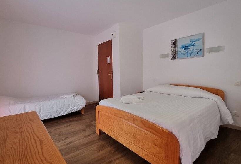 Номер Стандарт Трехместный, Le Catalan   Hôtel Et Appartements