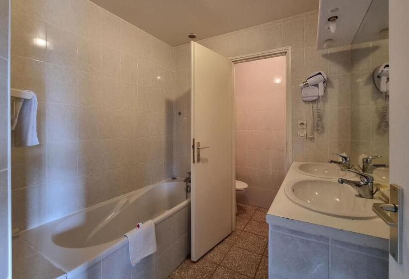 Четырехместный Номер Стандарт, Le Catalan   Hôtel Et Appartements