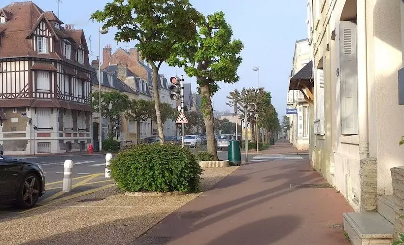 اتاق استاندارد سه نفره, Le Chantilly