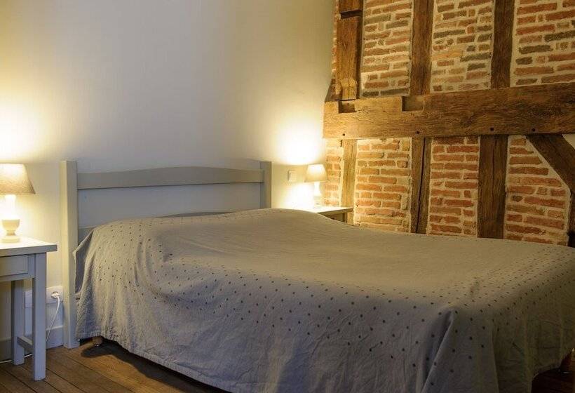 Четырехместный Номер Стандарт, Les Chevaliers