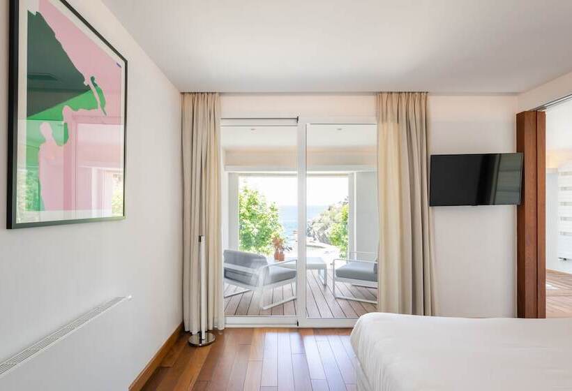 Люкс Премиум Вид на Море, Les Elmes Hôtel, Spa & Plage Privée