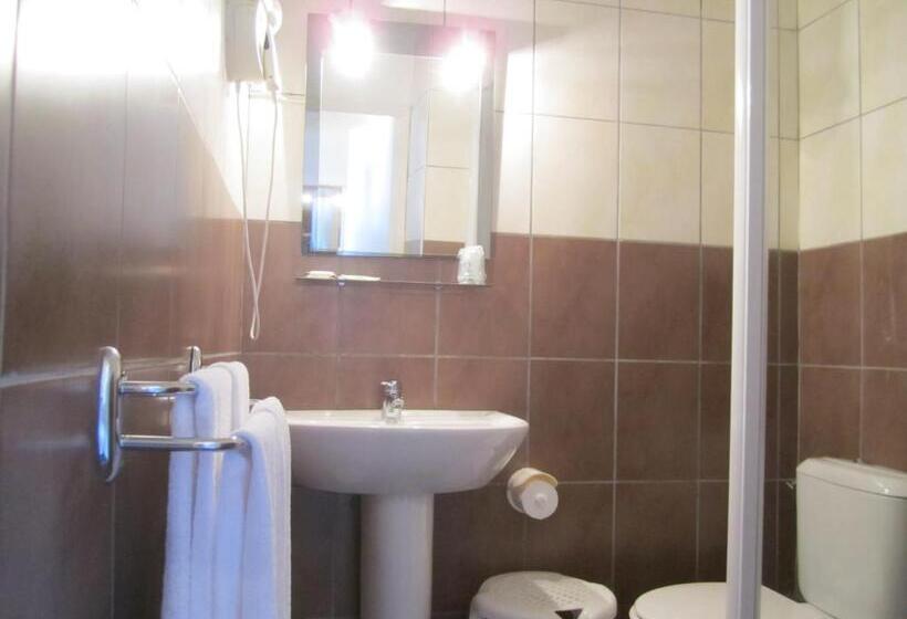 スタンダードルーム, Madame Mere