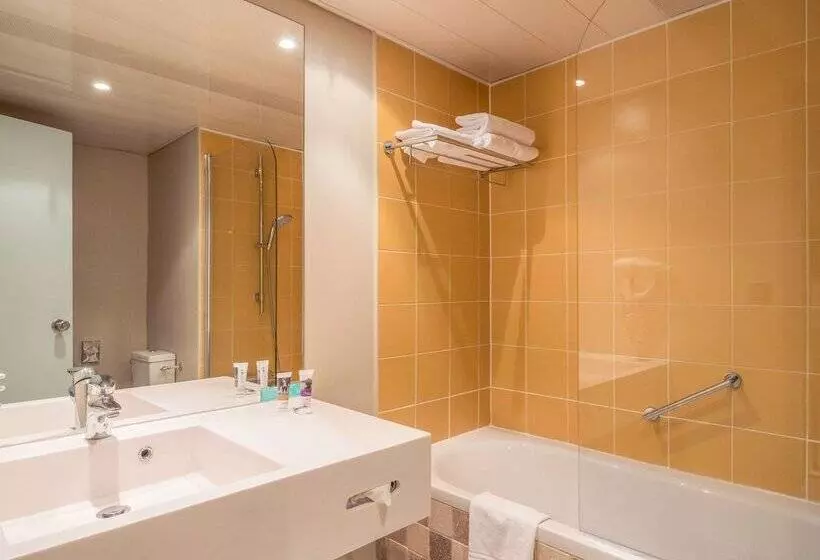 ダブルベッドのクラシックルーム, Demeures De Campagne Parc Du Coudray – Mercure