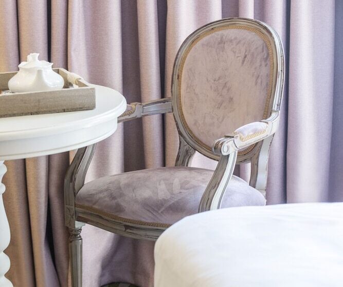 Номер Классика Двуспальная Кровать, Demeures De Campagne Parc Du Coudray – Mercure