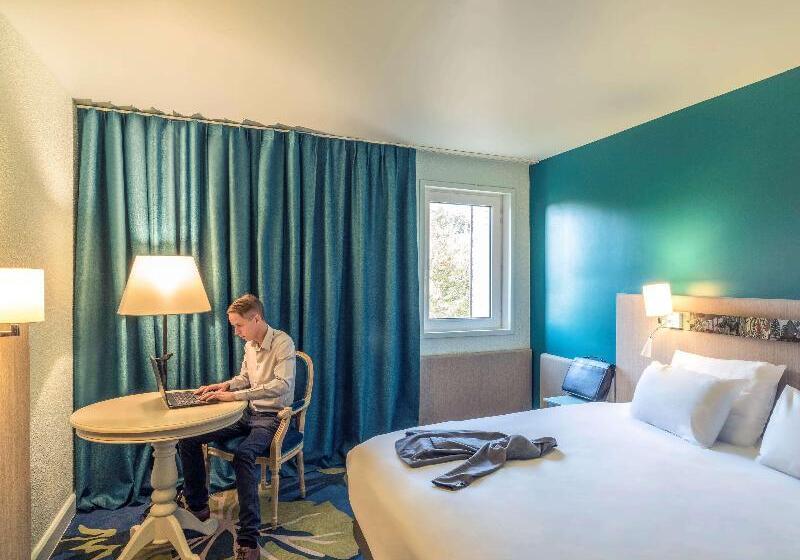 Номер Классика Двуспальная Кровать, Demeures De Campagne Parc Du Coudray – Mercure