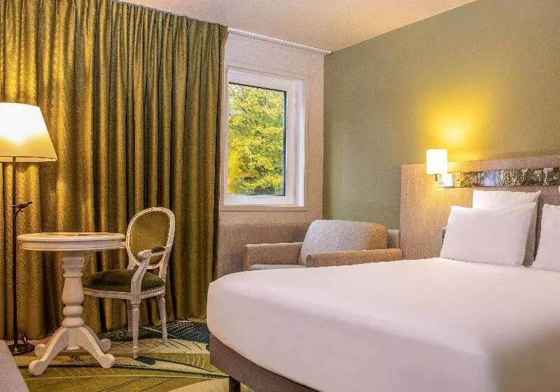 ダブルベッドのクラシックルーム, Demeures De Campagne Parc Du Coudray – Mercure