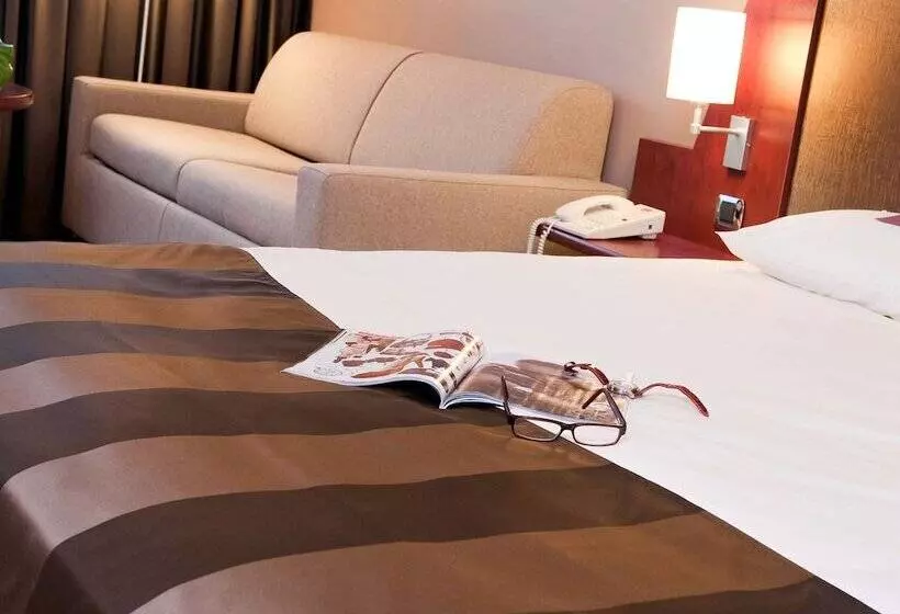 Perhehuone, Mercure Paris Val De Fontenay