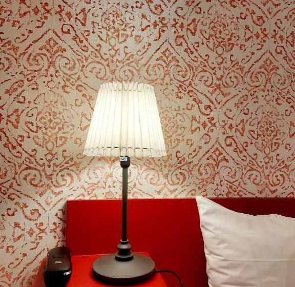 غرفة قياسية, Mondial