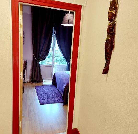 غرفة قياسية سرير كينج, Mondial