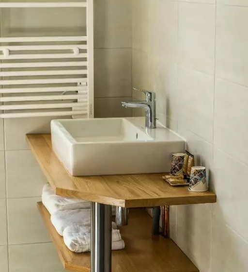 اتاق استاندارد سه نفره, Hôtel Newport