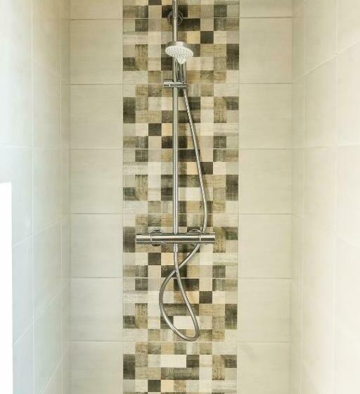 غرفة قياسية ثلاثية, Hôtel Newport