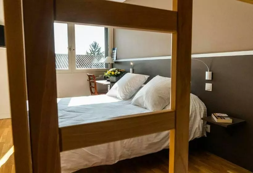 اتاق استاندارد چهار تخته, Hôtel Newport