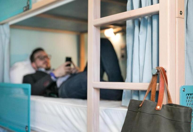 ルームシェアのワンベッド, Hostel Ozz Nice