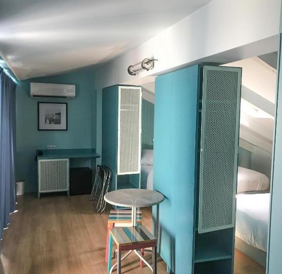 スタンダード4人部屋, Hostel Ozz Nice