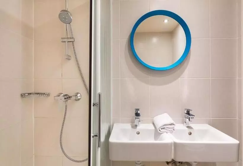 اتاق خانوادگی, Hostel Ozz Nice