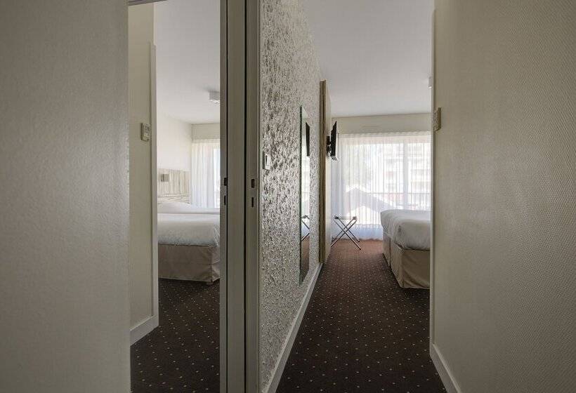 اتاق خانوادگی تودرتو, Hôtel Le Nautic