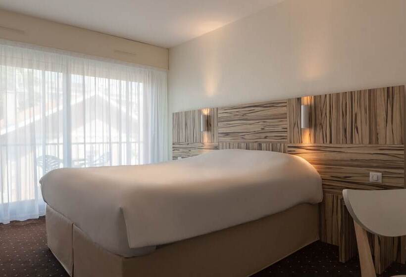 اتاق خانوادگی تودرتو, Hôtel Le Nautic