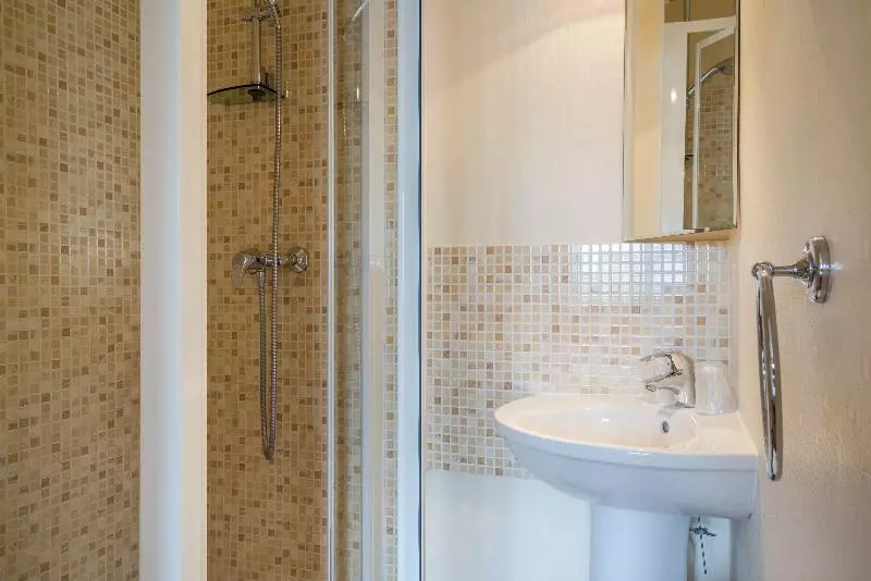 اتاق استاندارد چهار تخته, The Originals City, Hôtel Napoléon, La Rochesuryon
