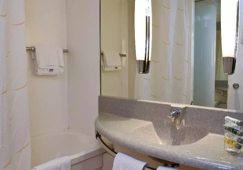 اتاق خانوادگی, Novotel Aix En Provence Pont De L Arc