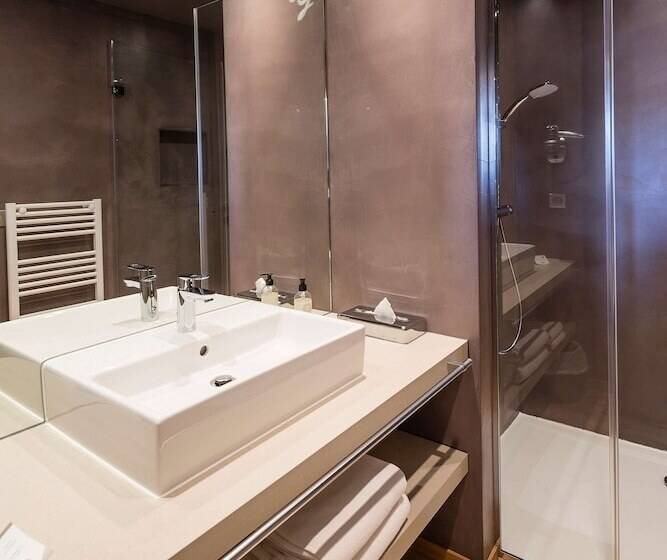 Семейный Номер, Best Western Hotel & Spa Le Schoenenbourg   Riquewihr   Proche Colmar