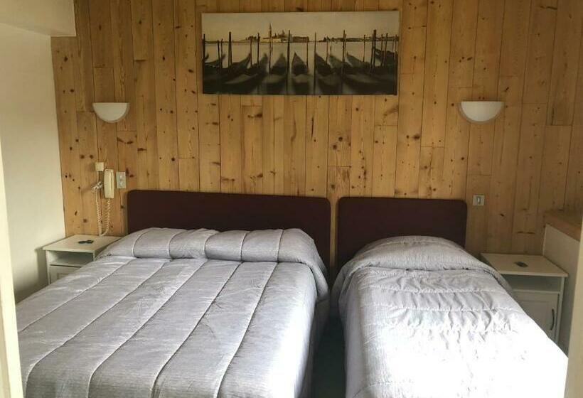 غرفة قياسية ثلاثية, Hôtel De Paris