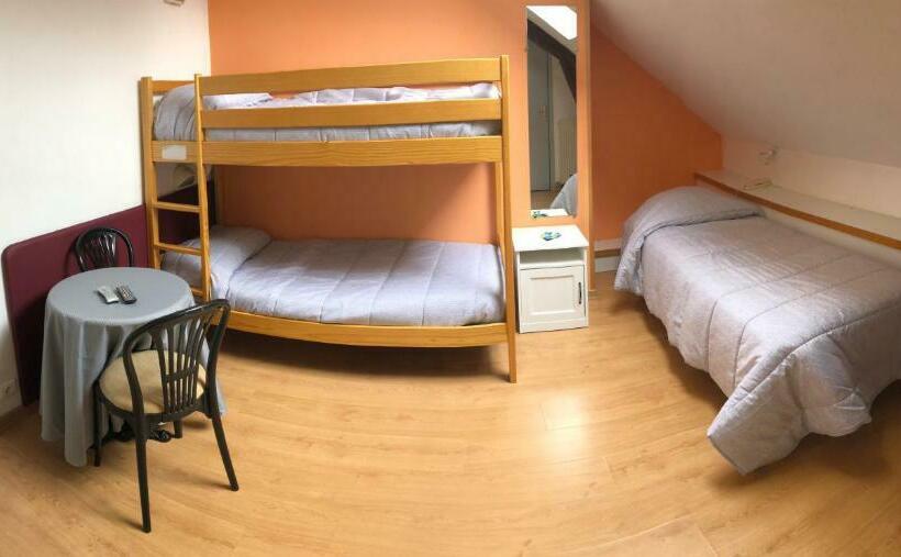 غرفة قياسية ثلاثية, Hôtel De Paris