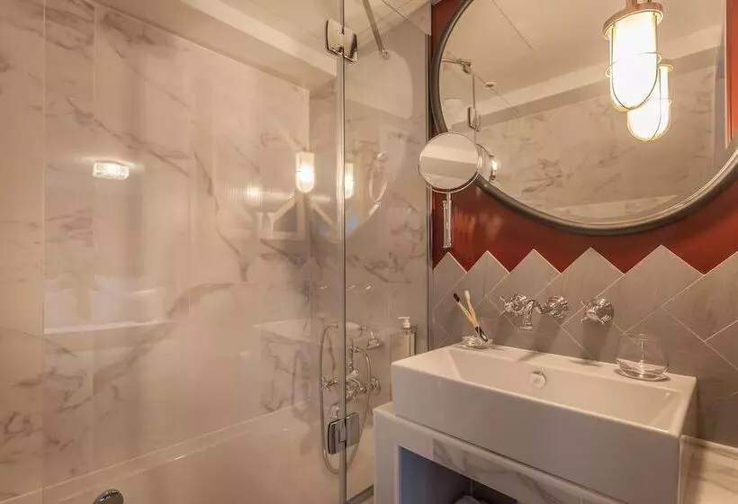 Deluxe Kamer, Handsome