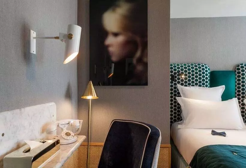 Deluxe Kamer, Handsome