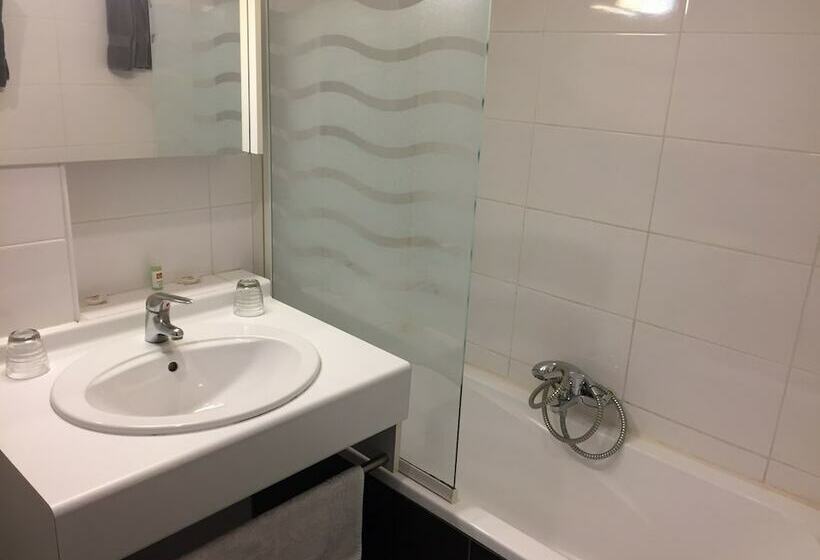 غرفة قياسية, Du Sud Vieux Port