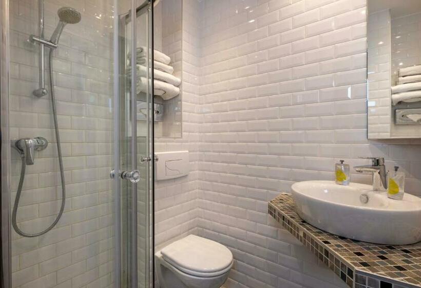 インサイドクラシックルーム, L Interlude