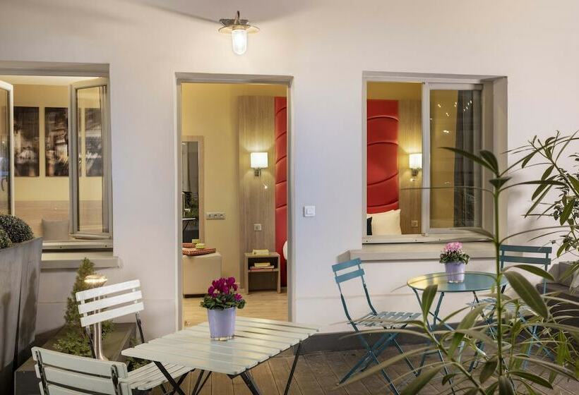 スタンダードトリプルルーム, L Interlude