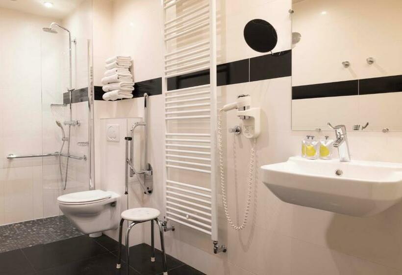 スタンダード4人部屋, L Interlude