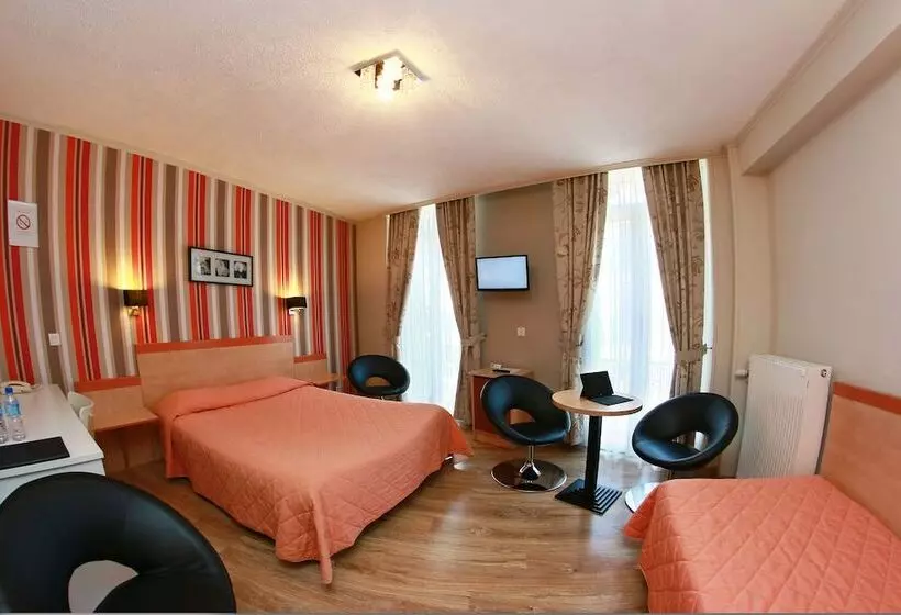 اتاق راحتی سه تخته, Hôtel Panoramic