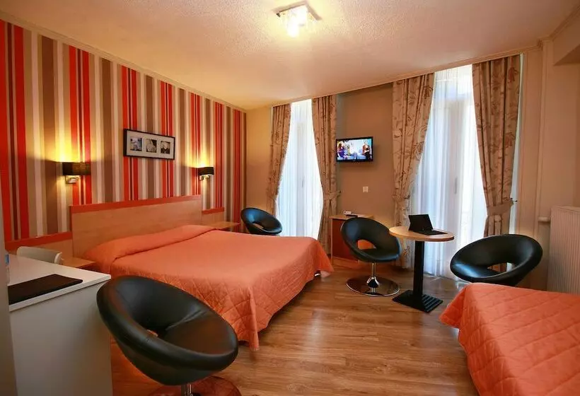 اتاق راحتی سه تخته, Hôtel Panoramic