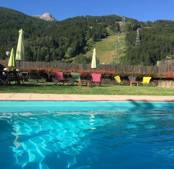 חדר סטנדרט נוף להרים, Hôtel Plein Sud Et Piscine