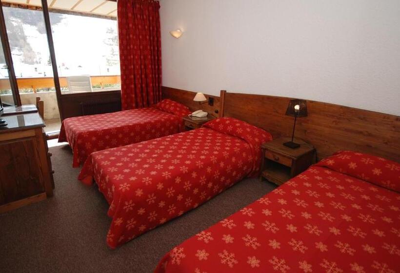 غرفة قياسية ثلاثية, Hôtel Plein Sud Et Piscine